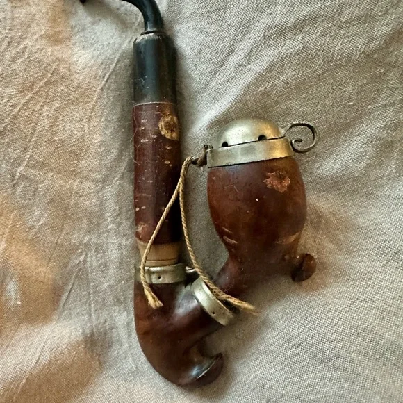 Classic Brown Smoking Pipe - Picture 3 of 10